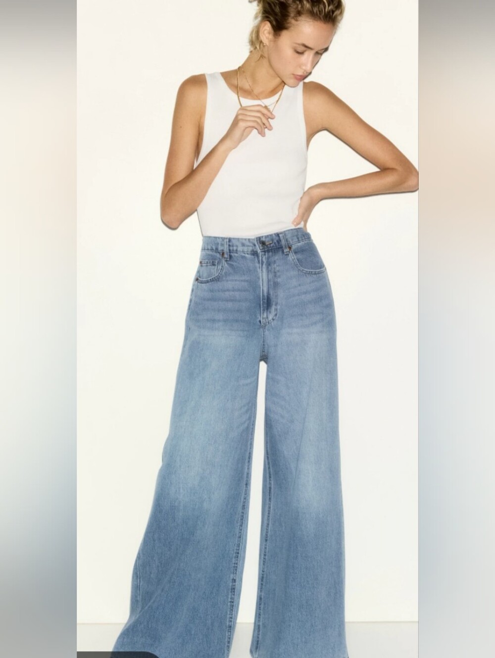 H&M Wide Leg High-Rise Jeans in Light Blue 4